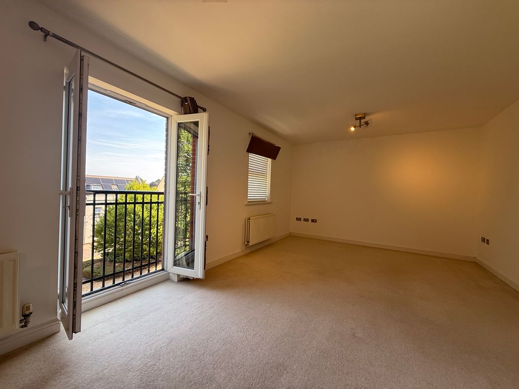 2 bed flat to rentThacker Drive, Lichfield WS13 photo 5