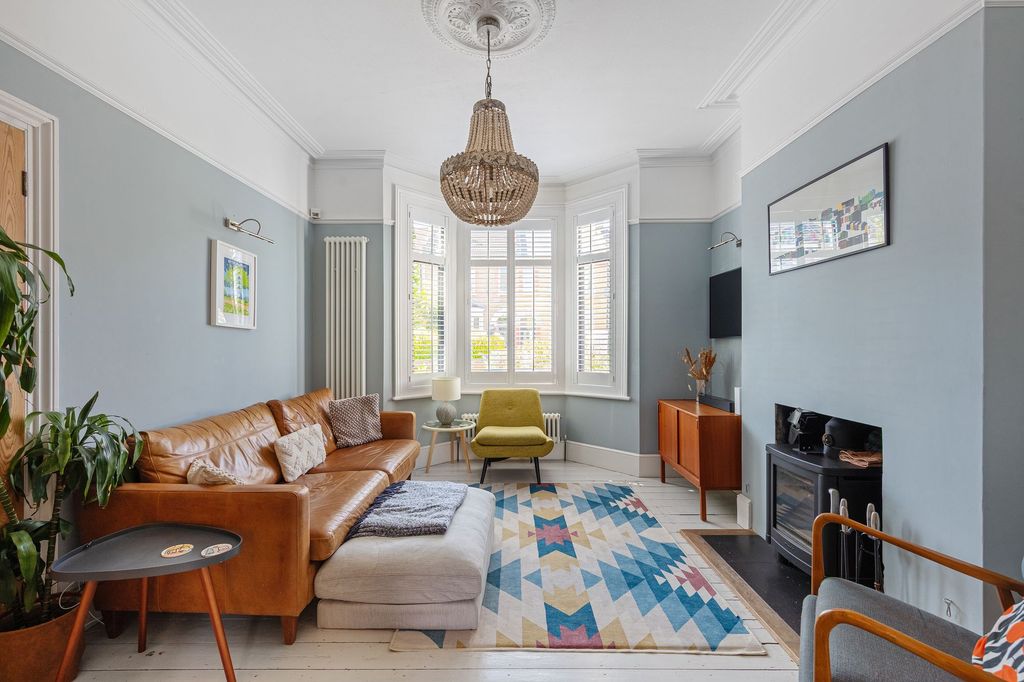 Property photo 2 of 25