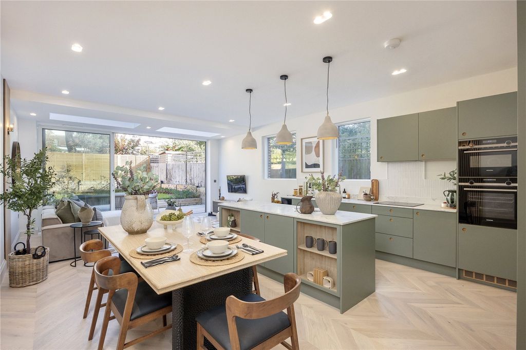 Property photo 1 of 14 Kitchen/Dining