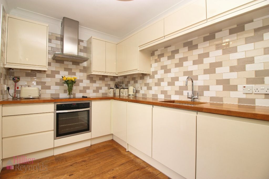 Property photo 3 of 29 Kitchen