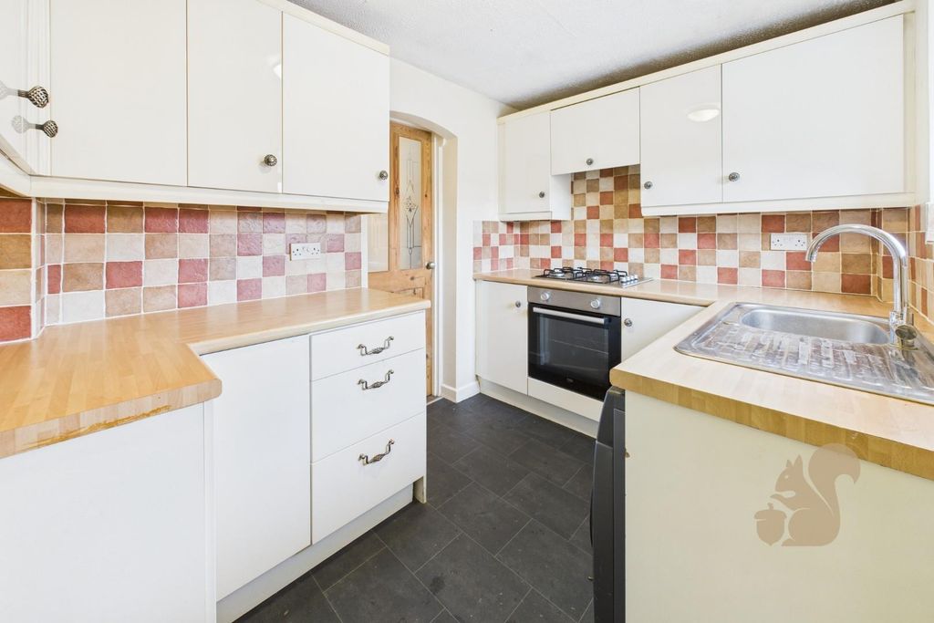 Property photo 3 of 7 Kitchen