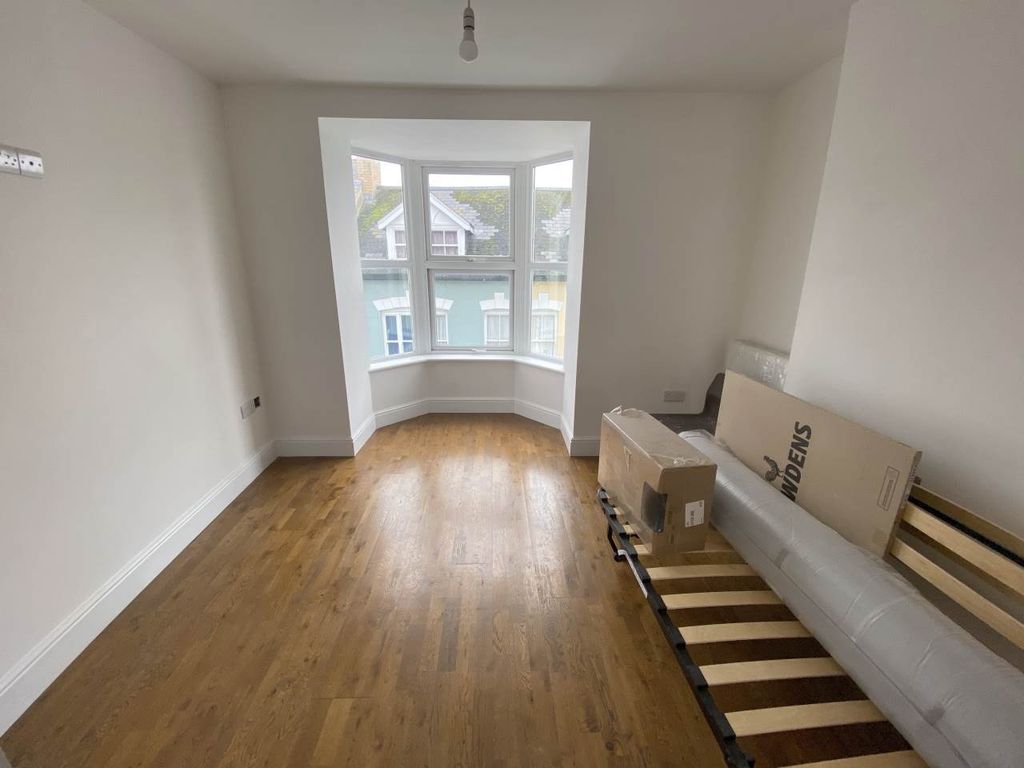 Property photo 3 of 5 Living Room