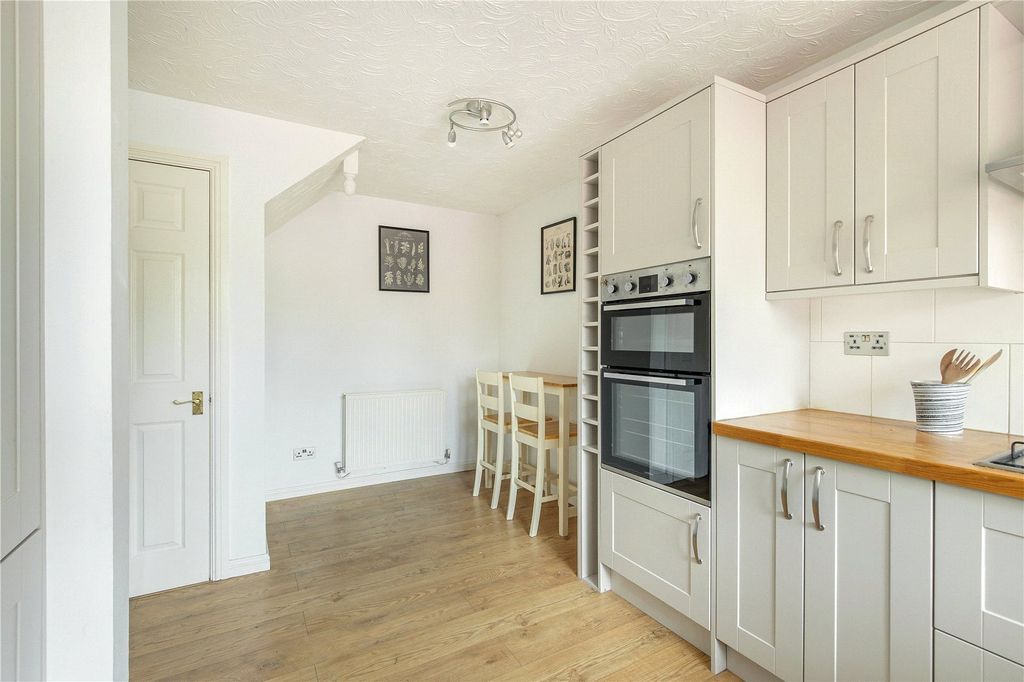 Property photo 3 of 12 Kitchen