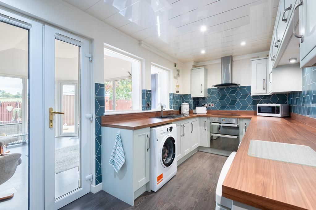 Property photo 3 of 21 Lev1495Pem Kitchen.Jpg