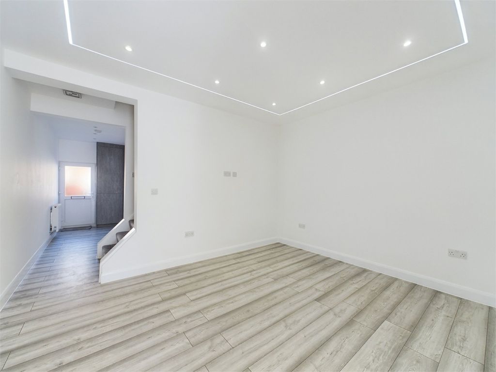 Property photo 3 of 11 Picture No. 31