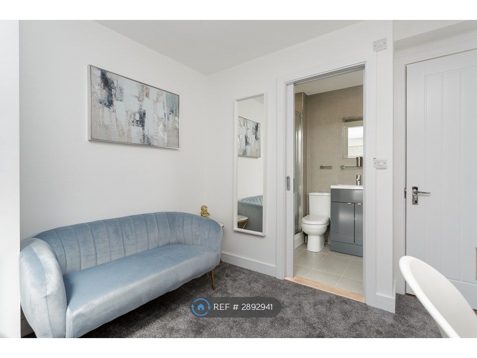 Property photo 3 of 25