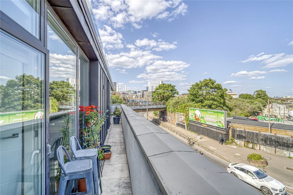 Property photo 2 of 13 Picture No. 15