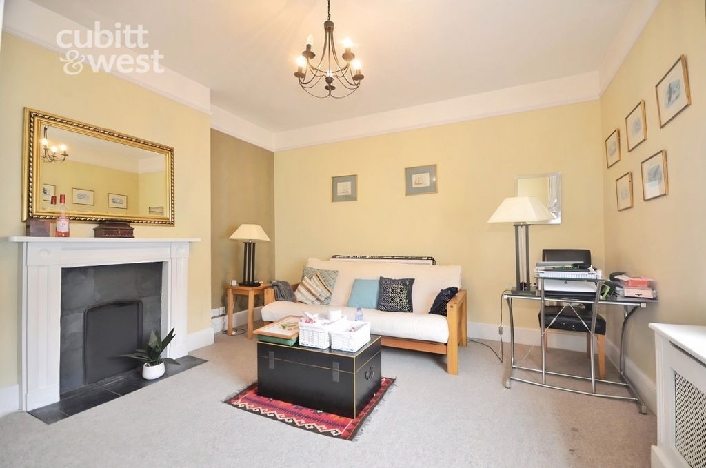 Property photo 2 of 7 Lounge