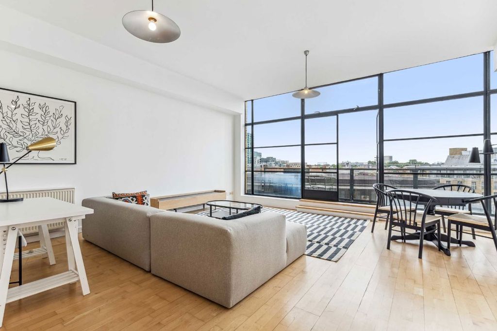 Property photo 2 of 9