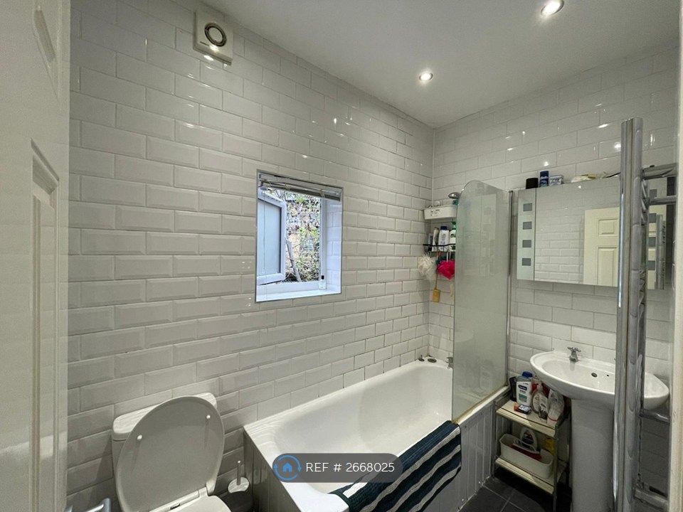 Property photo 2 of 3 Bathroom