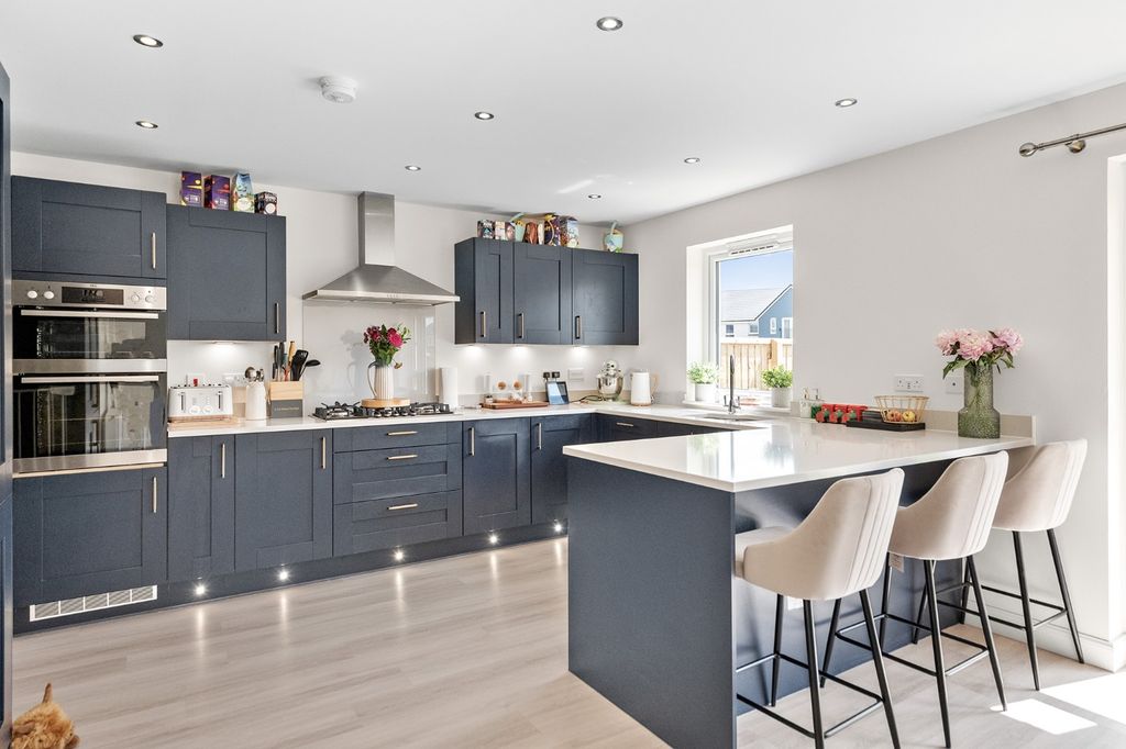 Property photo 2 of 39 4250996