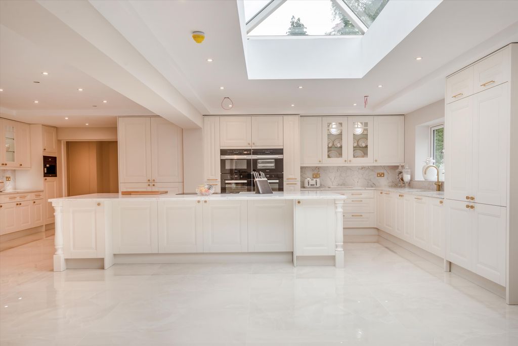 Property photo 2 of 20 Image