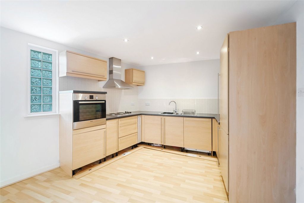 Additional image 6 of 2 bed flat for salePark Road, Hamilton, South Lanarkshire ML3