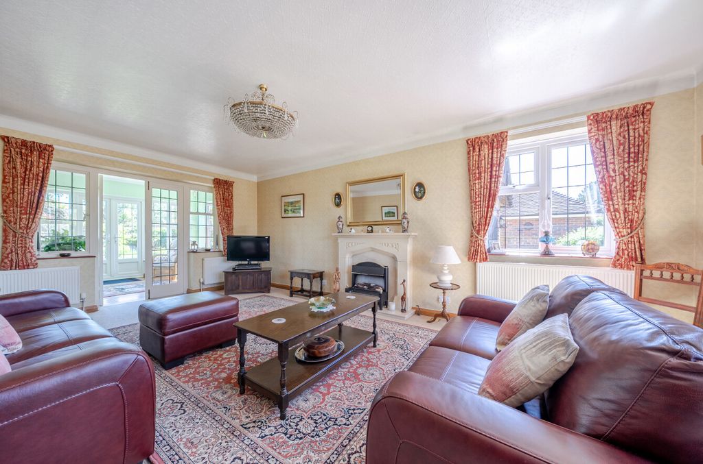 Property photo 2 of 17 1454173-12-69F35A...