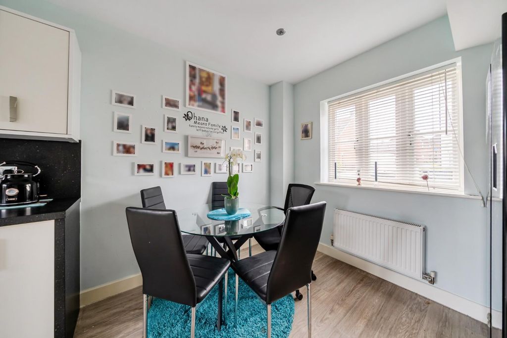 Property photo 3 of 17 1441979-12-69De1d2A55333.Jpg