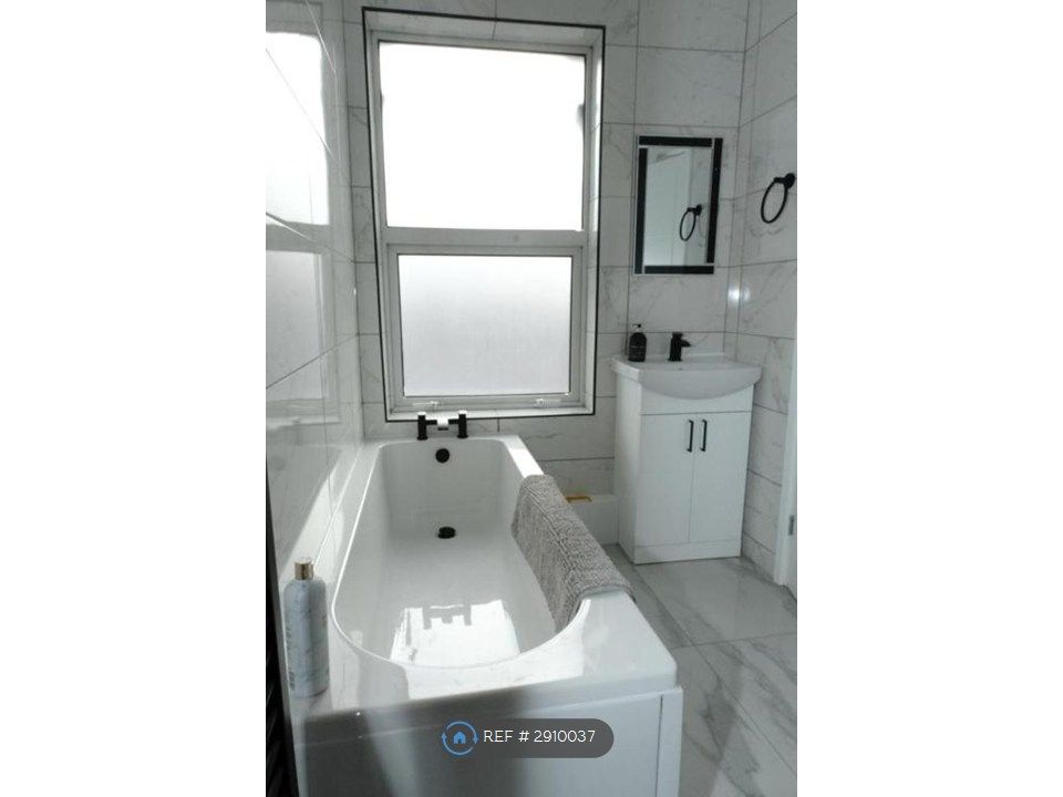 Property photo 3 of 9 Bath & Shower Room 1