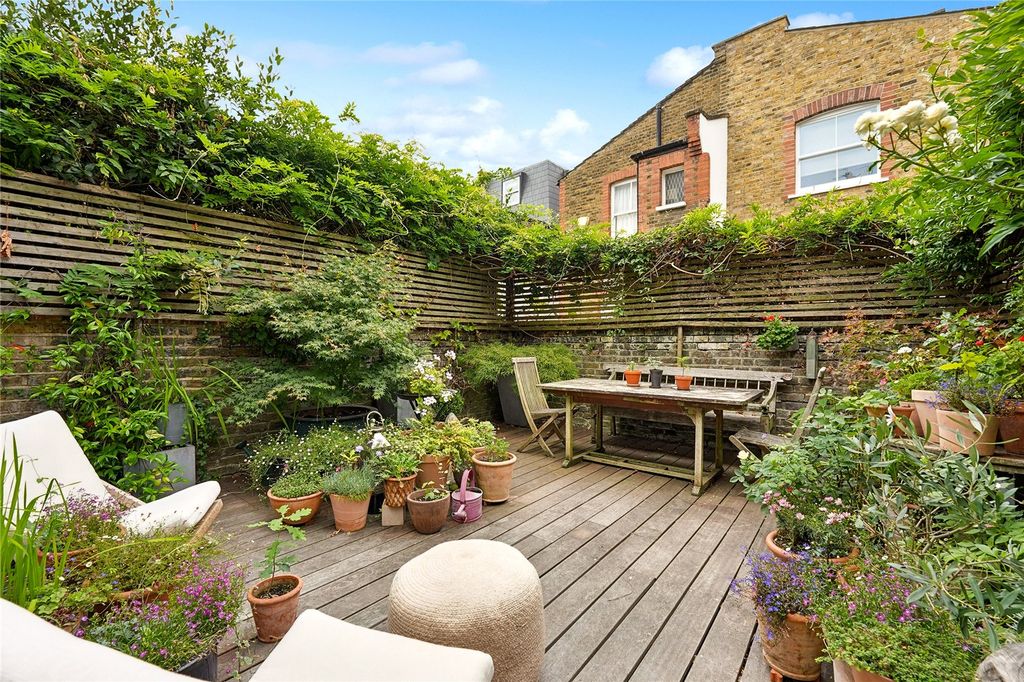 Property photo 3 of 13 Garden