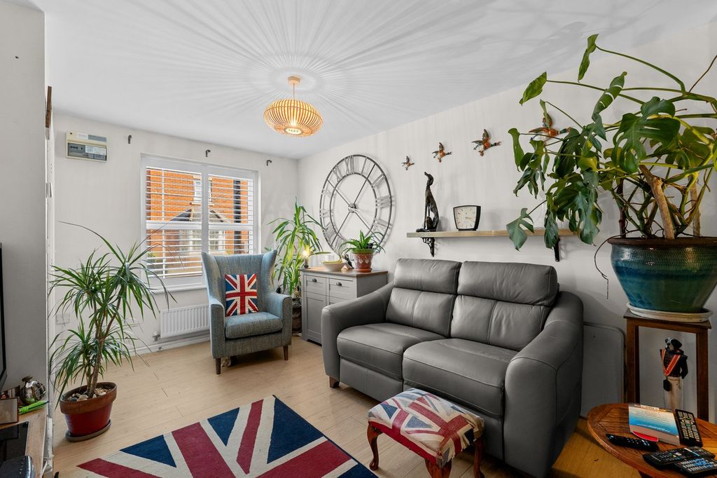 Property photo 3 of 19