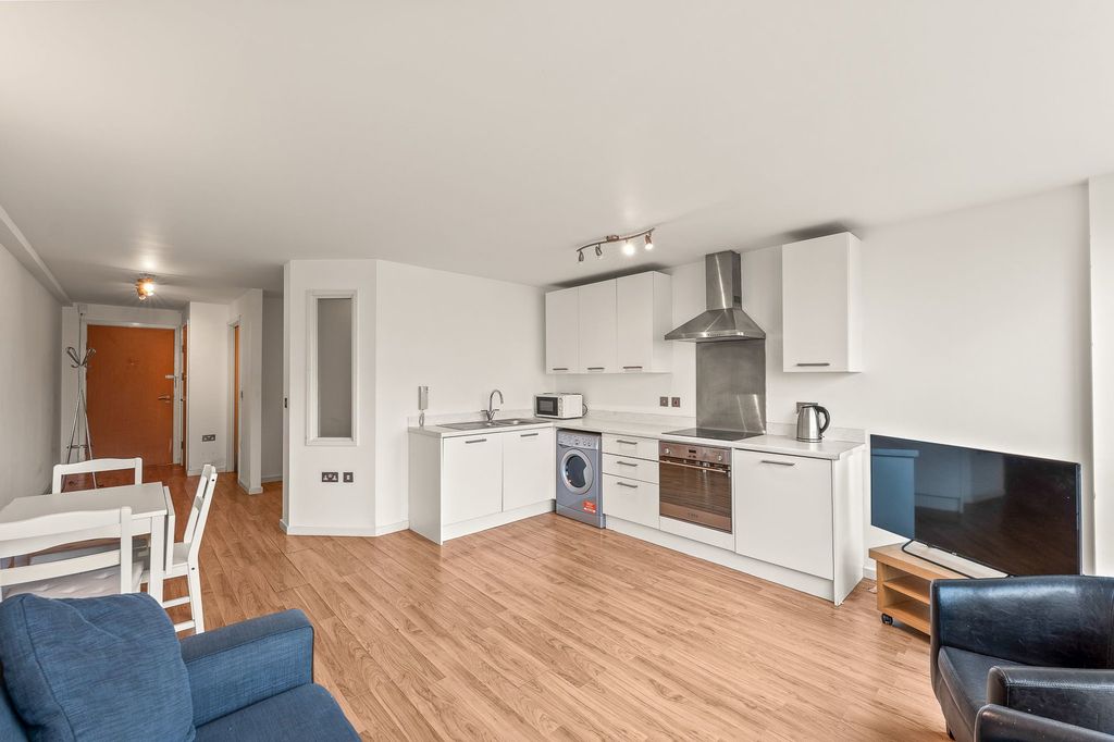 Property photo 3 of 8