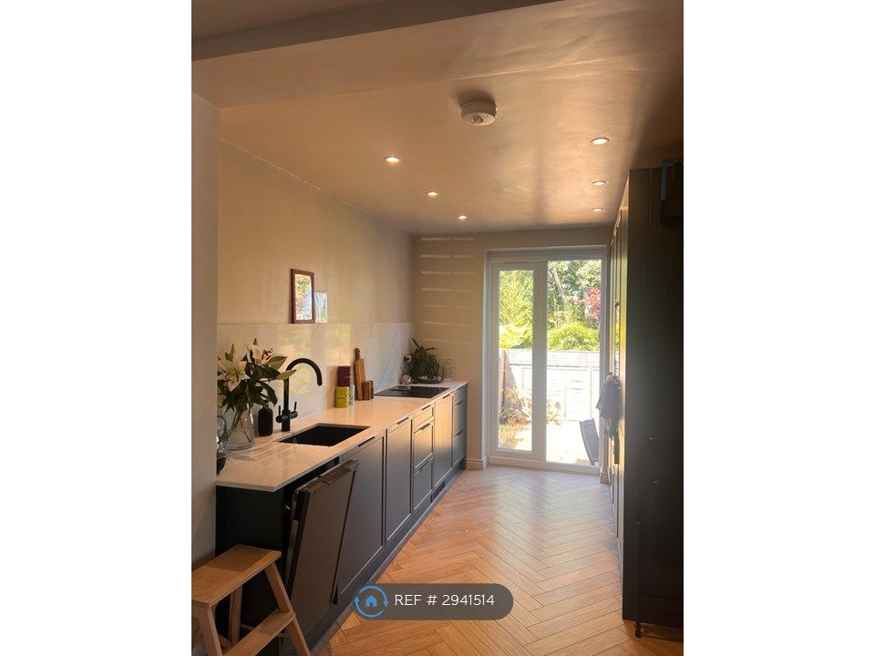 Property photo 1 of 12 Fully Equipped Kitchen