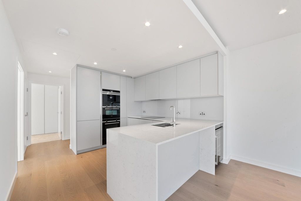 Property photo 2 of 18 Image