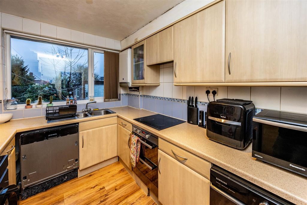 Property photo 3 of 28 31Hvghalifax-151125-5.Jpg