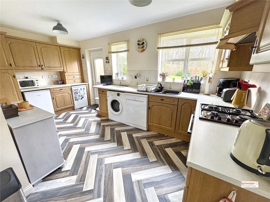 Property photo 3 of 32 Picture No. 10