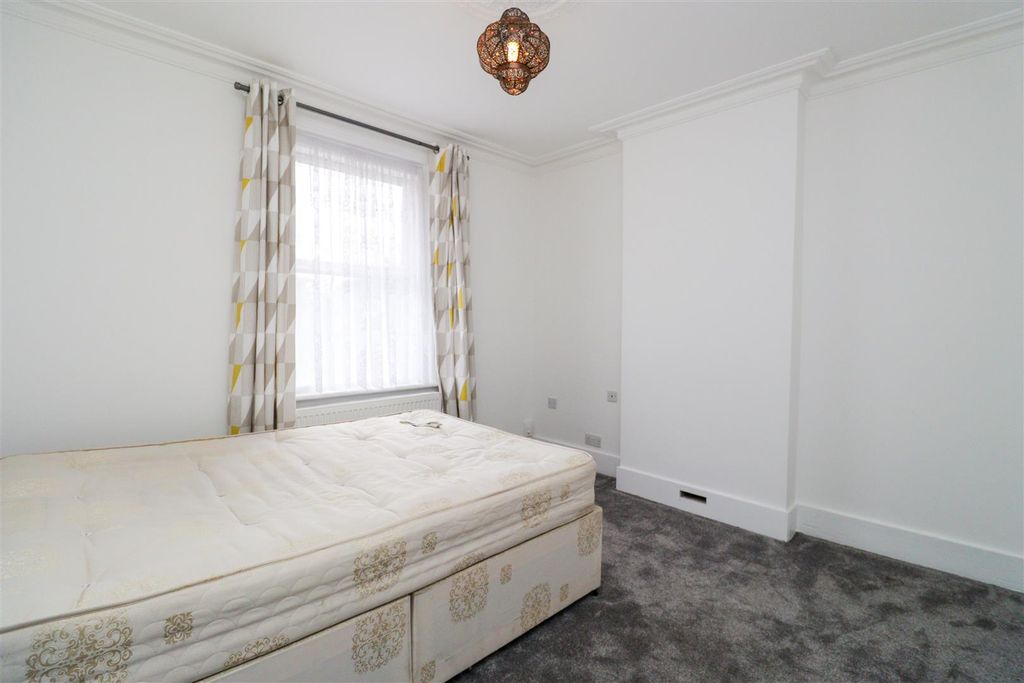 Additional image 18 of 7 bed detached house for saleSalisbury Road, Farnborough GU14