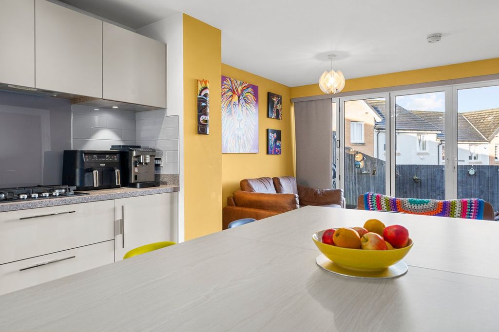 Property photo 2 of 25