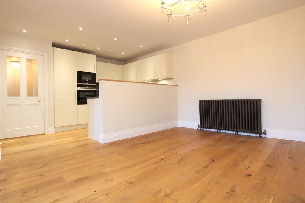 Property photo 2 of 17 Picture No. 12