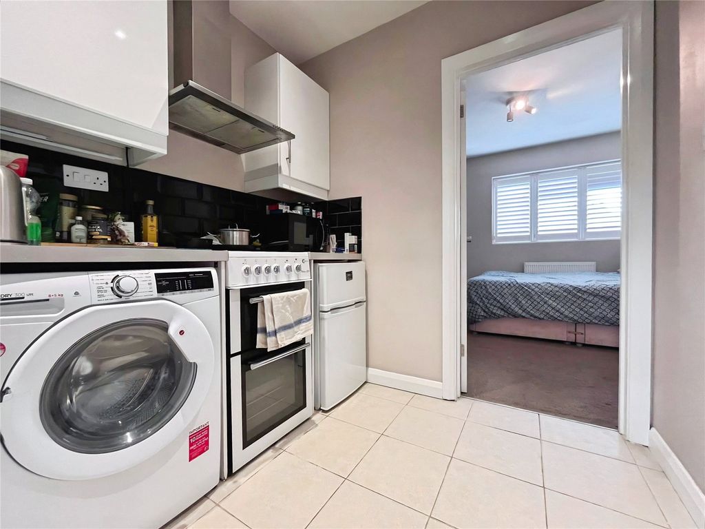 Property photo 3 of 5 Kitchen