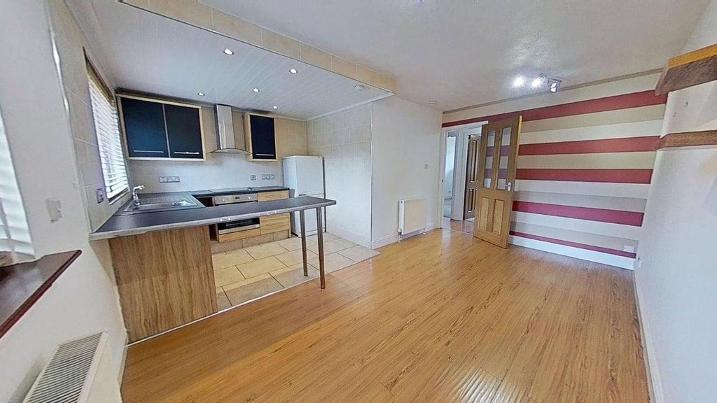 Property photo 2 of 11 Picture No. 14