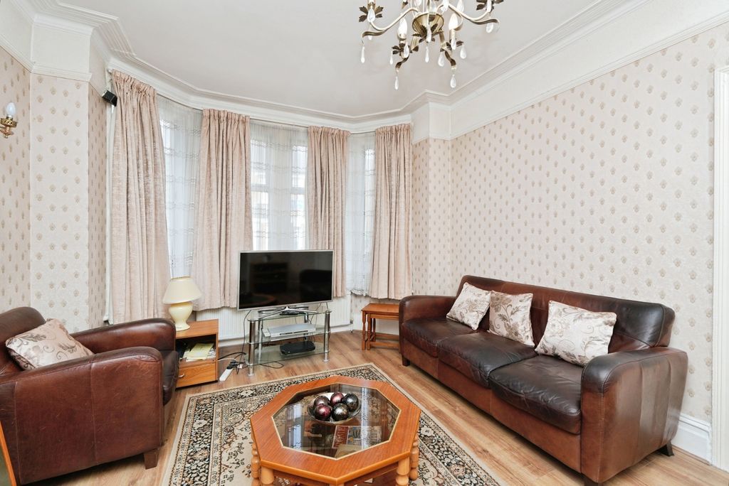 Property photo 3 of 20 Pbox-Img.Jpg