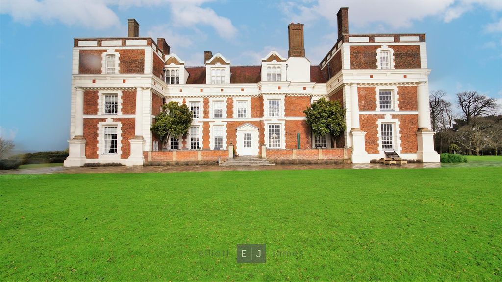 Property photo 1 of 24