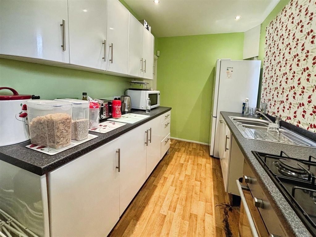 Property photo 3 of 18 Kitchen