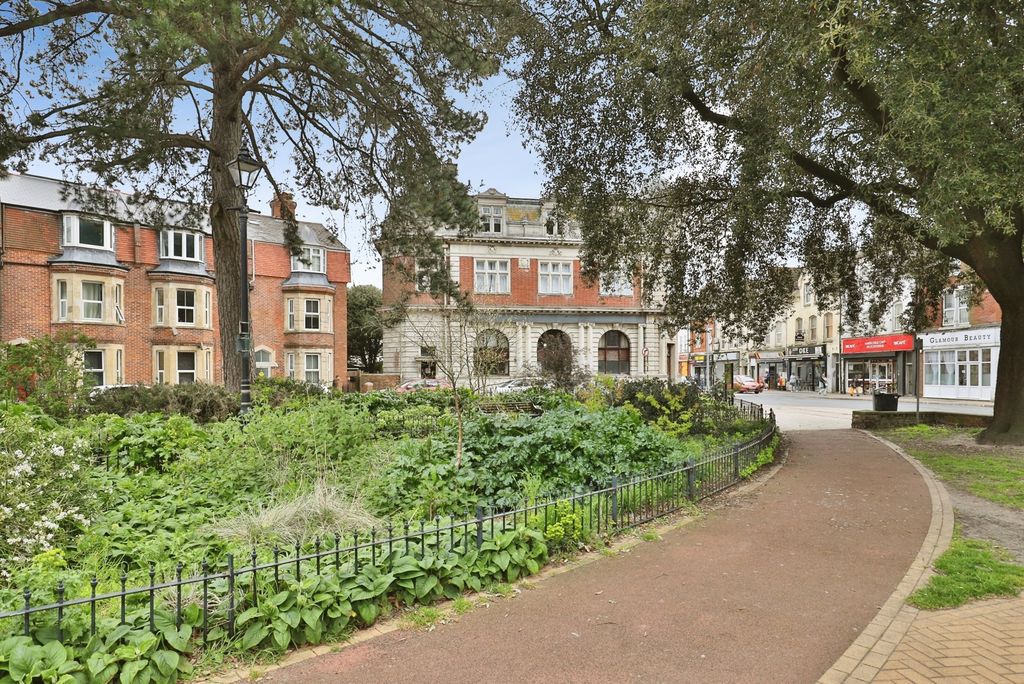 Property photo 1 of 16 Pbox-Img.Jpg