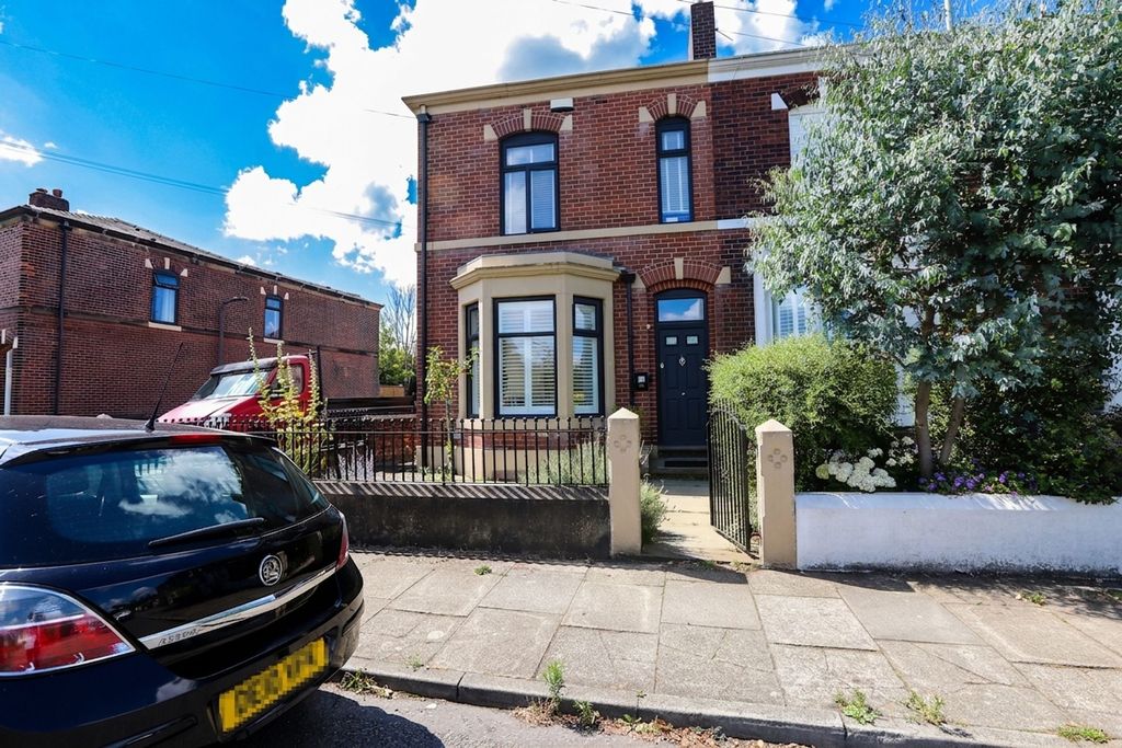 Property photo 1 of 18