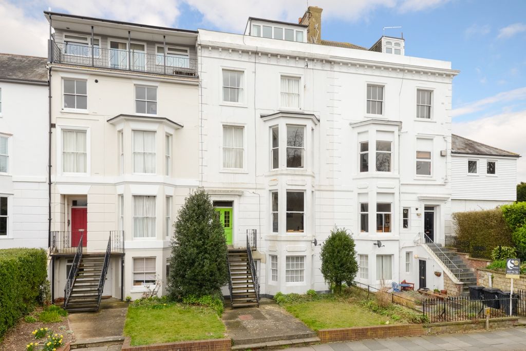 Property photo 1 of 7 966162