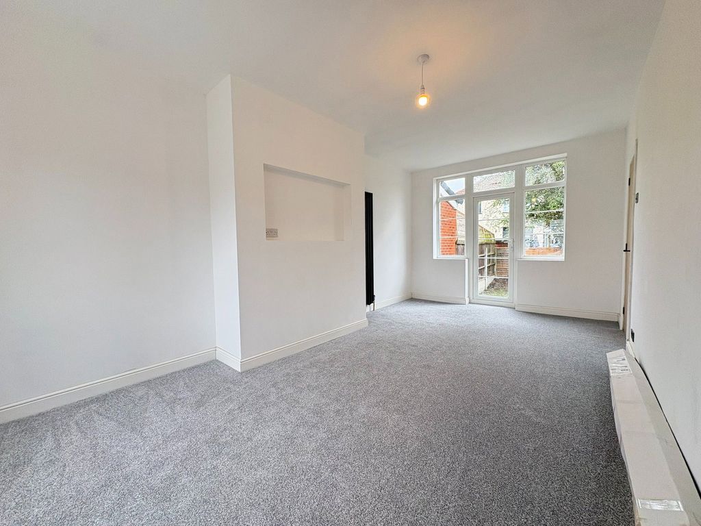 Property photo 2 of 26
