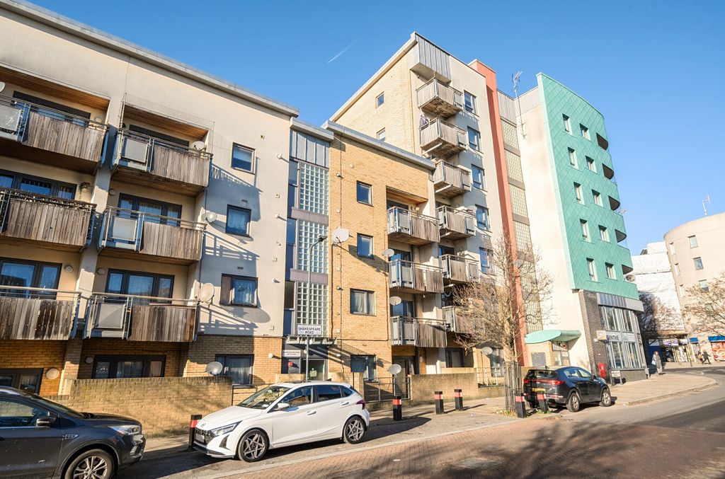 Property photo 1 of 16 1394436-1-695Ba80...