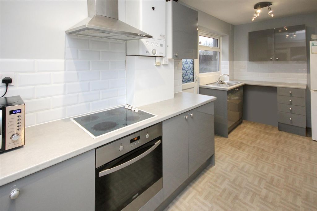 Property photo 2 of 11 Kitchen 1.Jpg