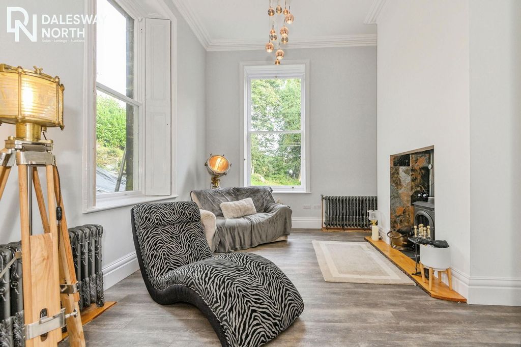 Property photo 3 of 27