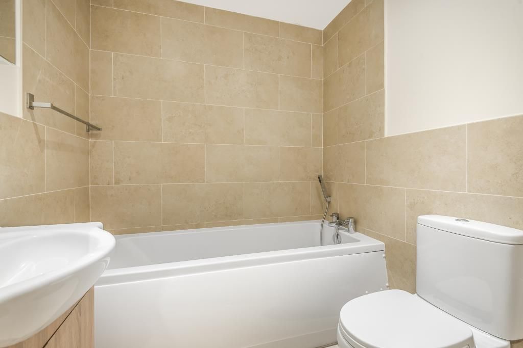 Property photo 3 of 10 Bathroom