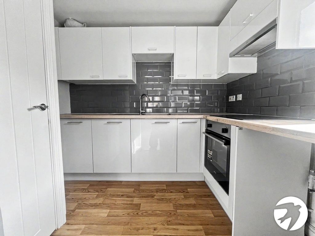 Property photo 3 of 6 Picture No. 04