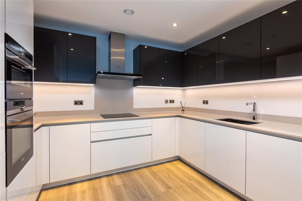 Property photo 3 of 11 Kitchen