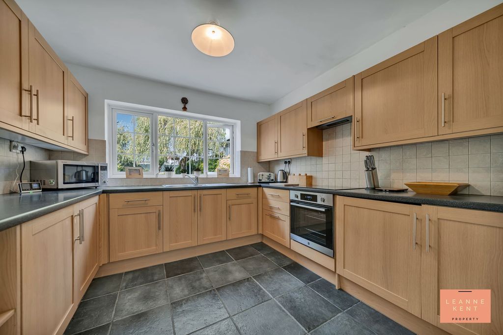 Property photo 3 of 34