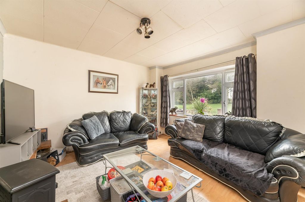 Property photo 2 of 20 Siting Room