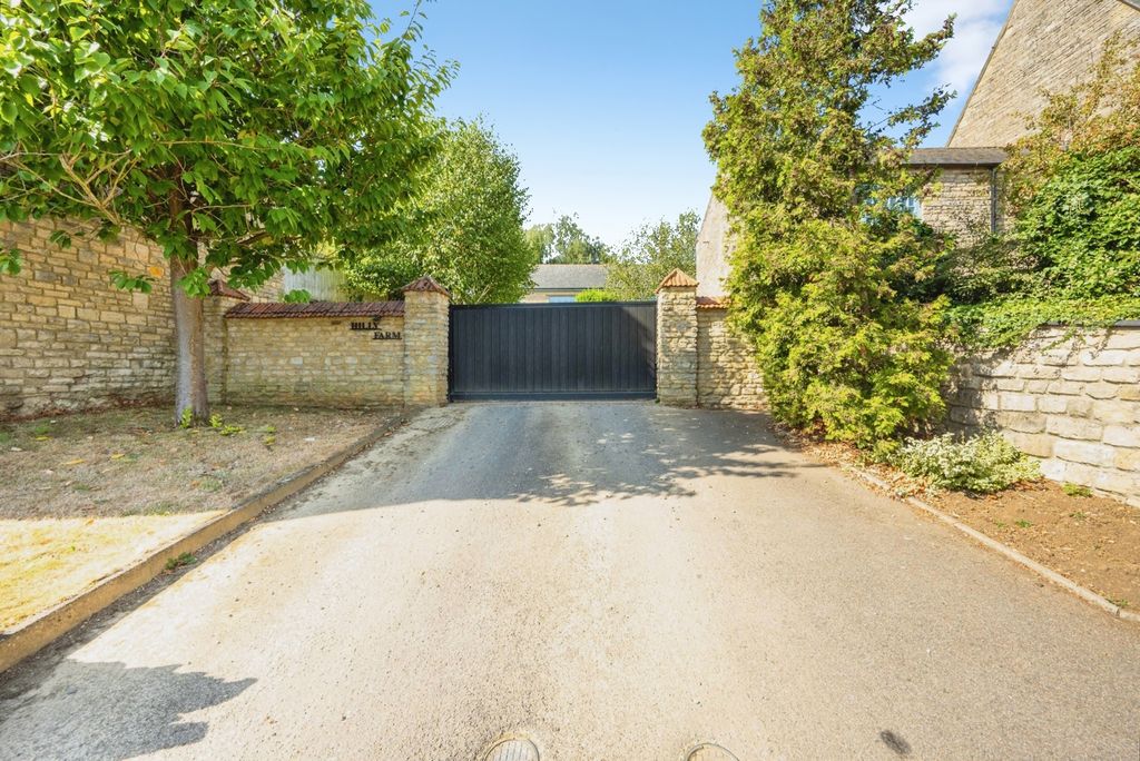 Property photo 2 of 23 Electric Gated