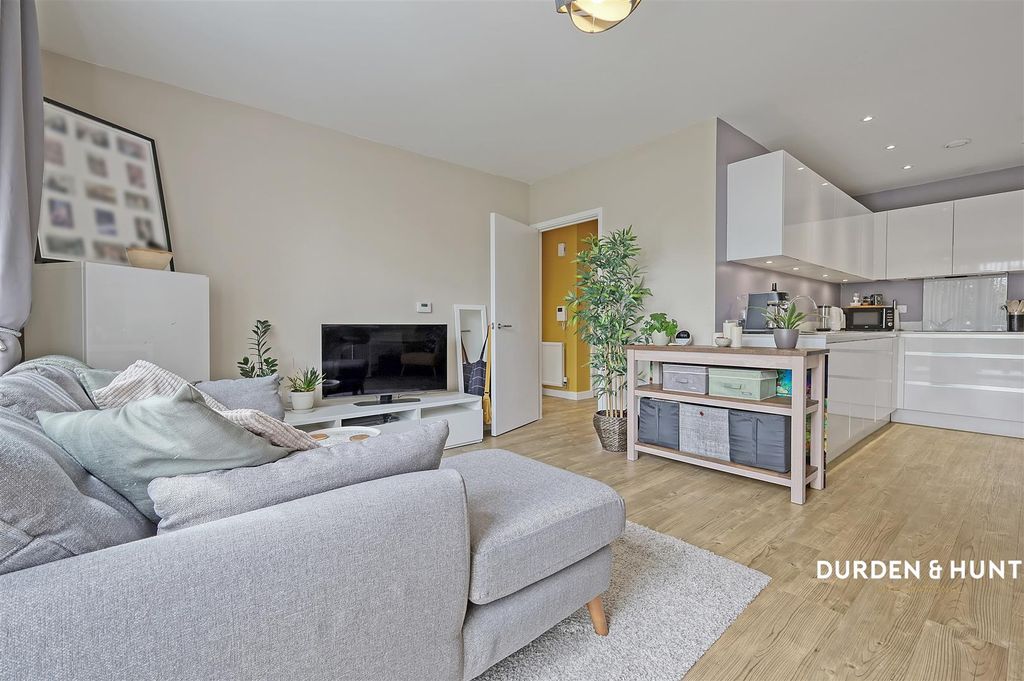 Property photo 2 of 15 Thistle House