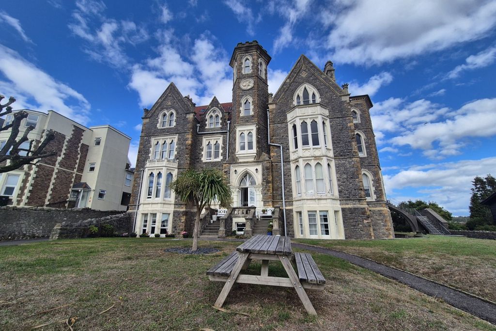 Property photo 1 of 10 Front Of Building